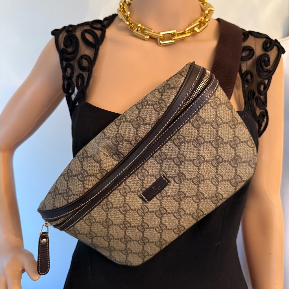 Gucci GG Supreme Canvas Belt Bag /
Messenger Bag- Dark Brown